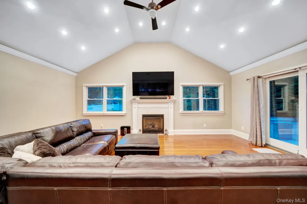 1125 Little Whaleneck Road Merrick, NY 11566