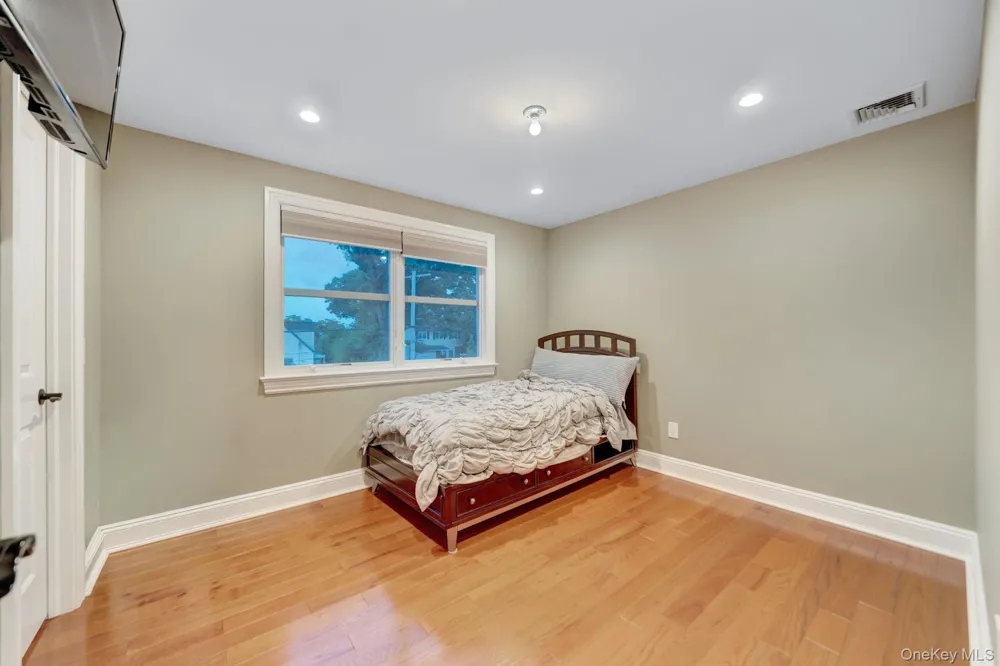1125 Little Whaleneck Road Merrick, NY 11566