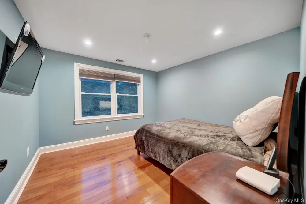 1125 Little Whaleneck Road Merrick, NY 11566