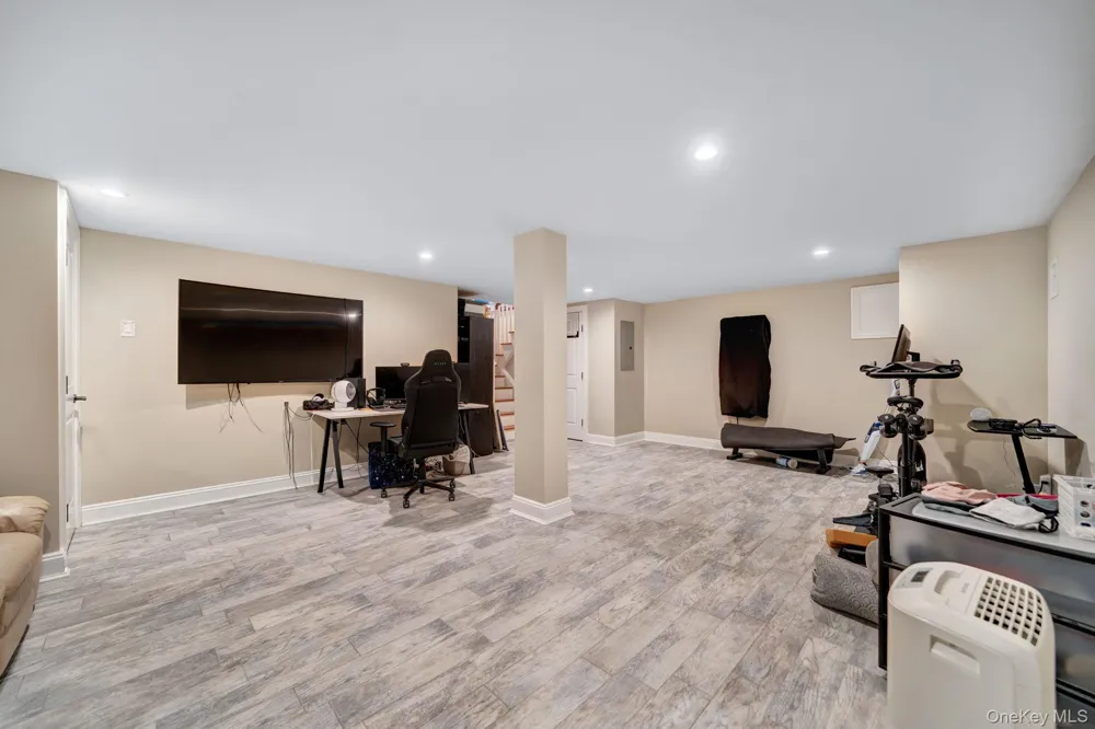 1125 Little Whaleneck Road Merrick, NY 11566