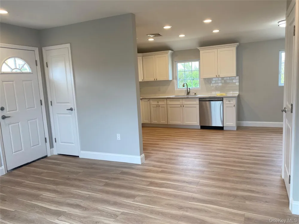 10 The Place Glen Cove, NY 11542