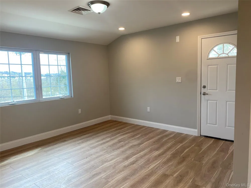 10 The Place Glen Cove, NY 11542