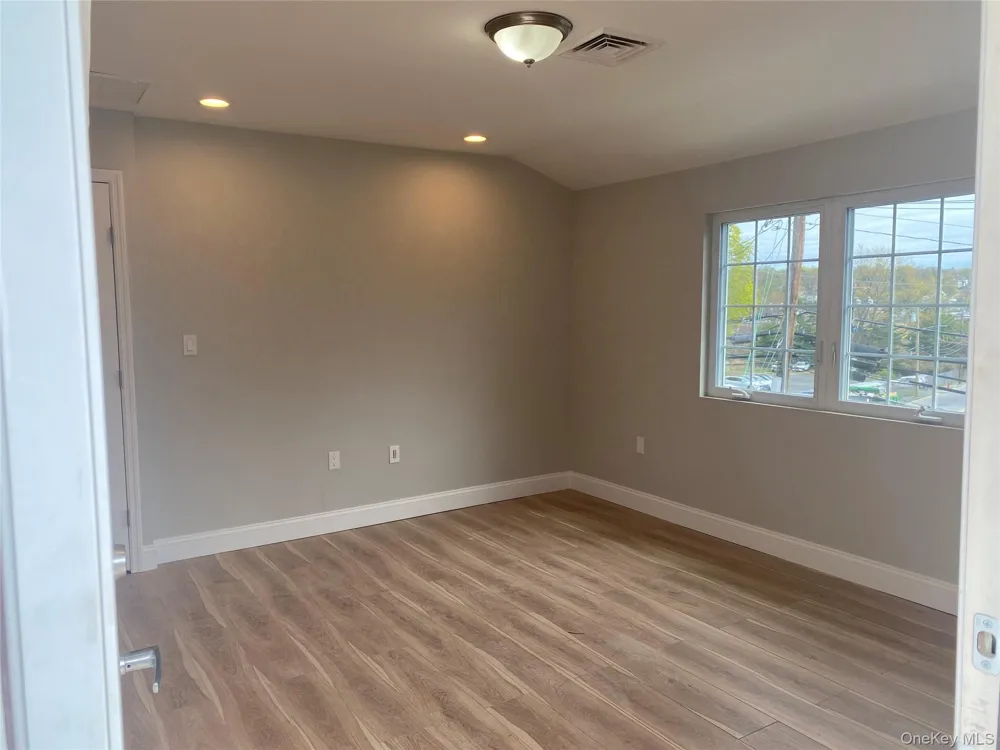 10 The Place Glen Cove, NY 11542