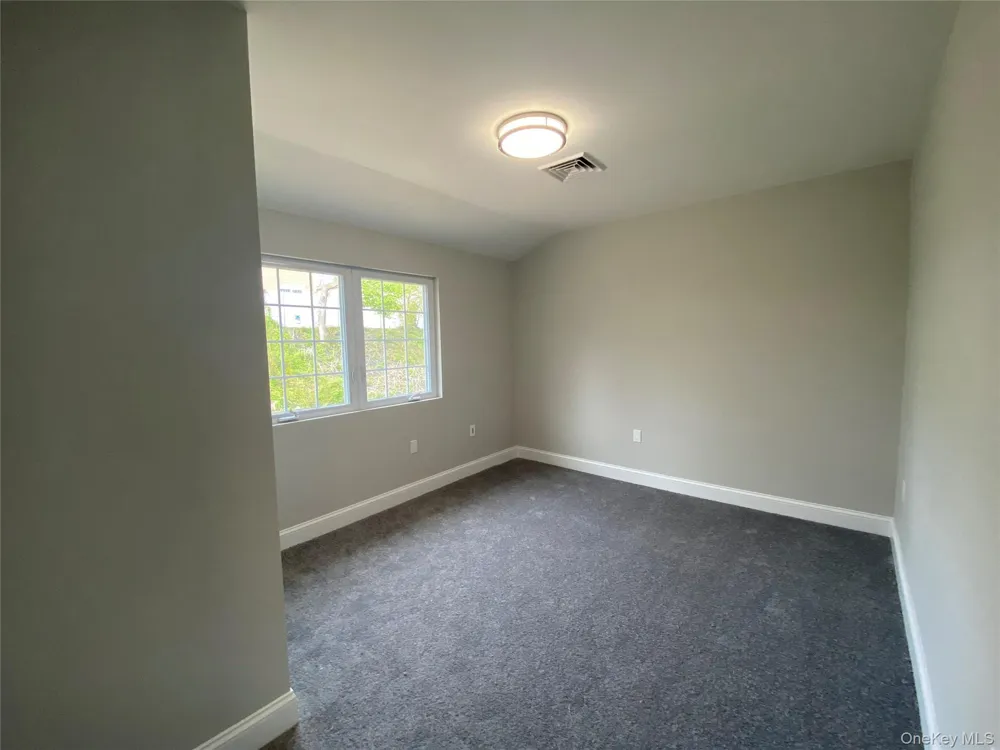 10 The Place Glen Cove, NY 11542