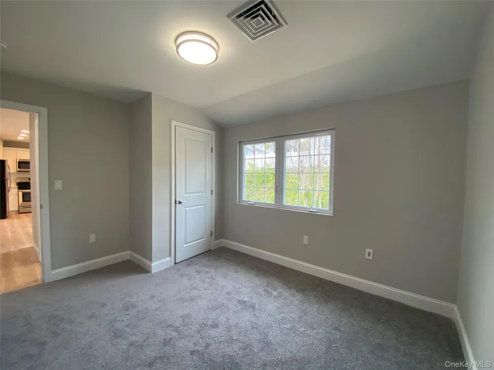 10 The Place Glen Cove, NY 11542