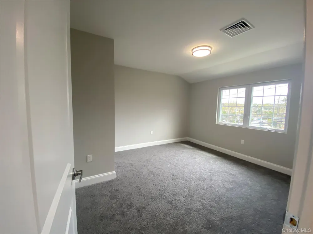 10 The Place Glen Cove, NY 11542