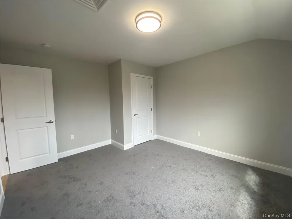 10 The Place Glen Cove, NY 11542