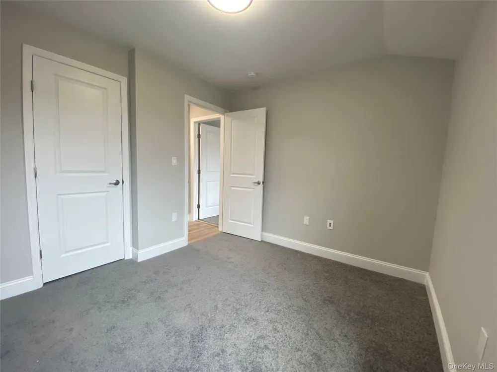 10 The Place Glen Cove, NY 11542