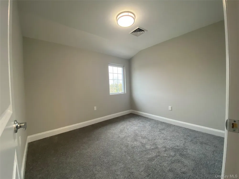 10 The Place Glen Cove, NY 11542