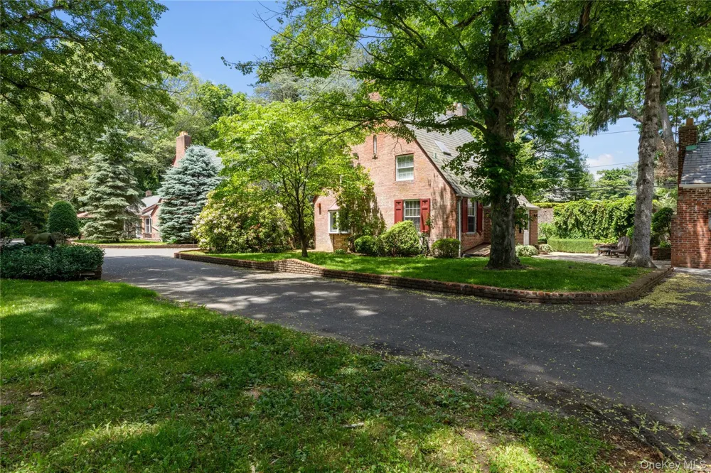 97 A Pound Hollow Road Old Brookville, NY 11545