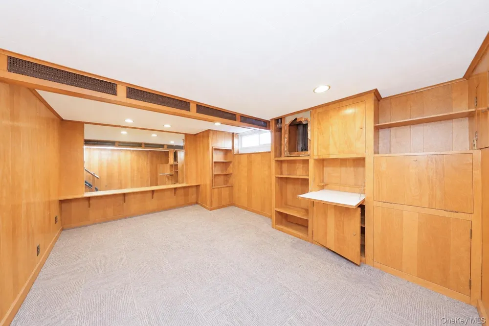63-16 76th Street Middle Village, NY 11379