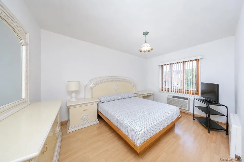 63-16 76th Street Middle Village, NY 11379