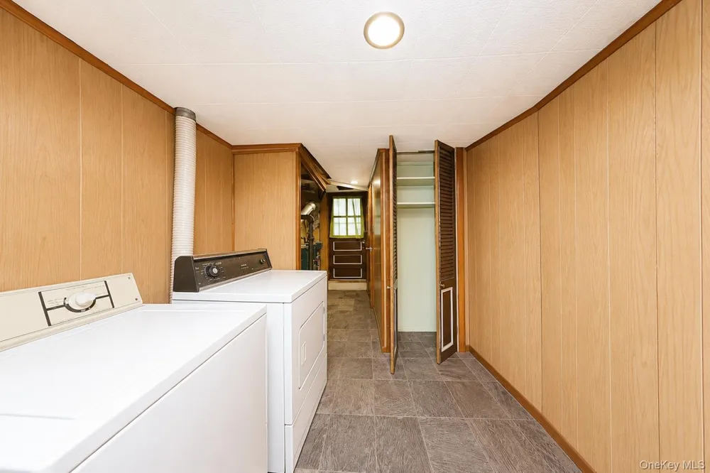 63-16 76th Street Middle Village, NY 11379