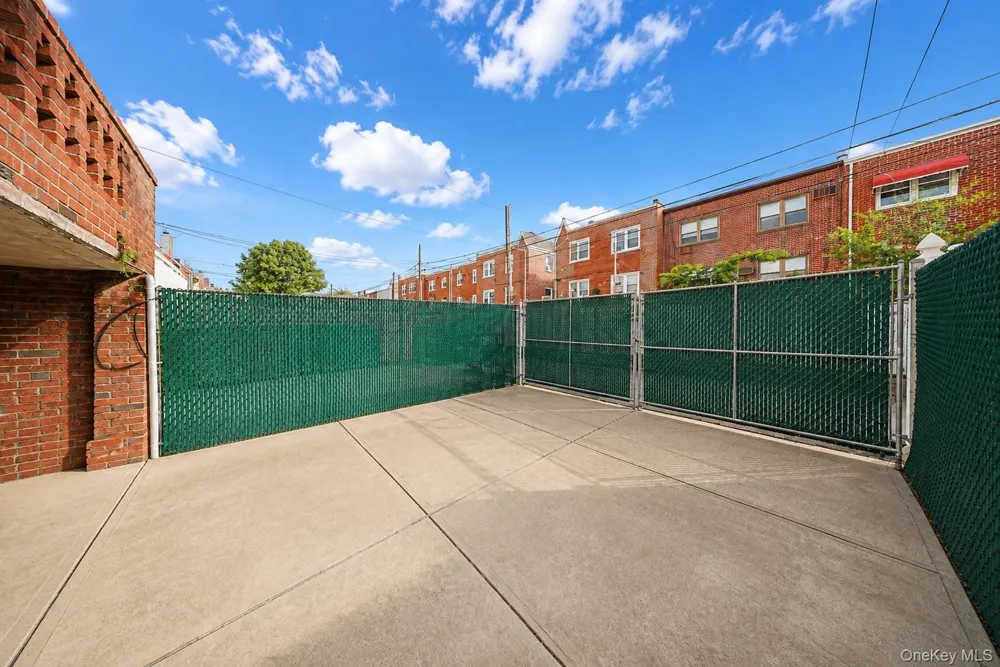 63-16 76th Street Middle Village, NY 11379