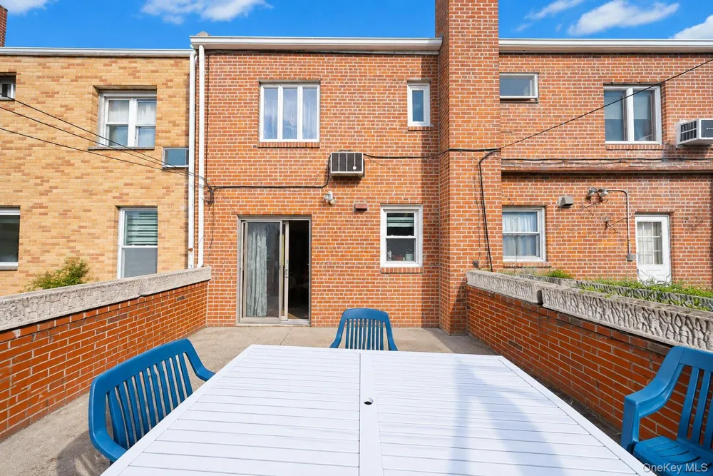 63-16 76th Street Middle Village, NY 11379