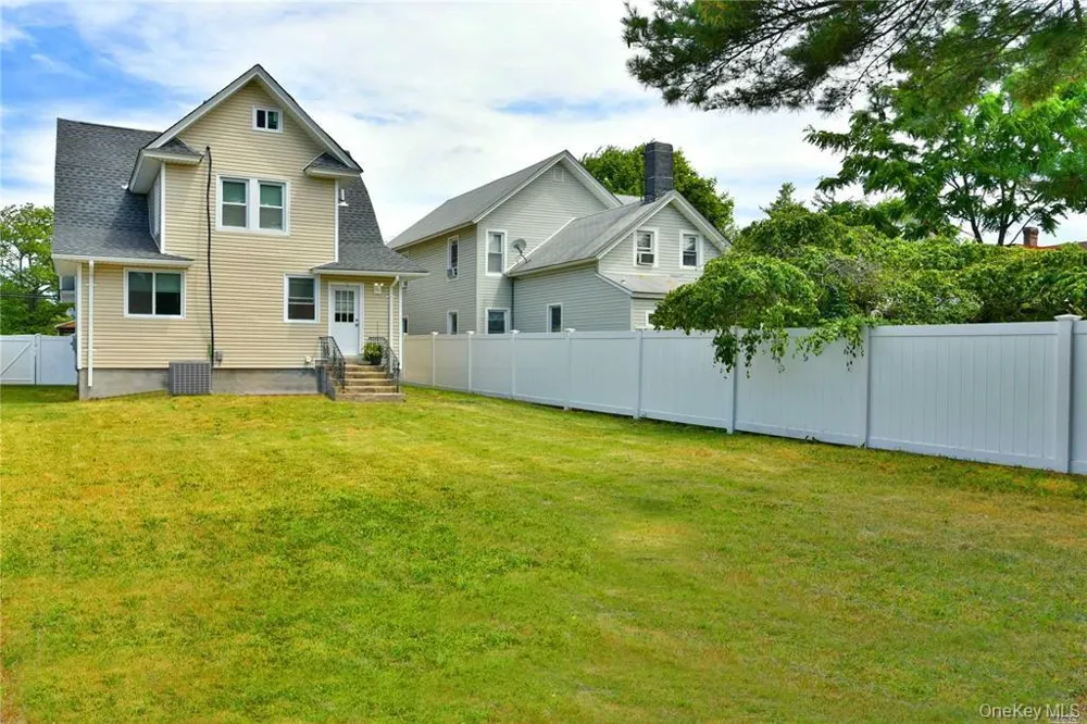 29 Archer Street Freeport, NY 11520