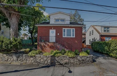 23 Mansion Avenue #2