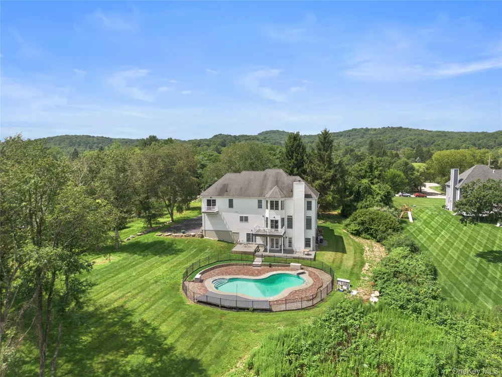 26 Mill Farm Lane Brewster, NY 10509