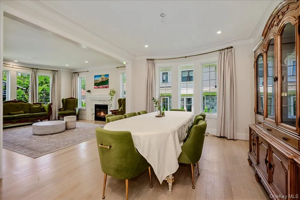 9 Greenway Terrace Great Neck, NY 11024