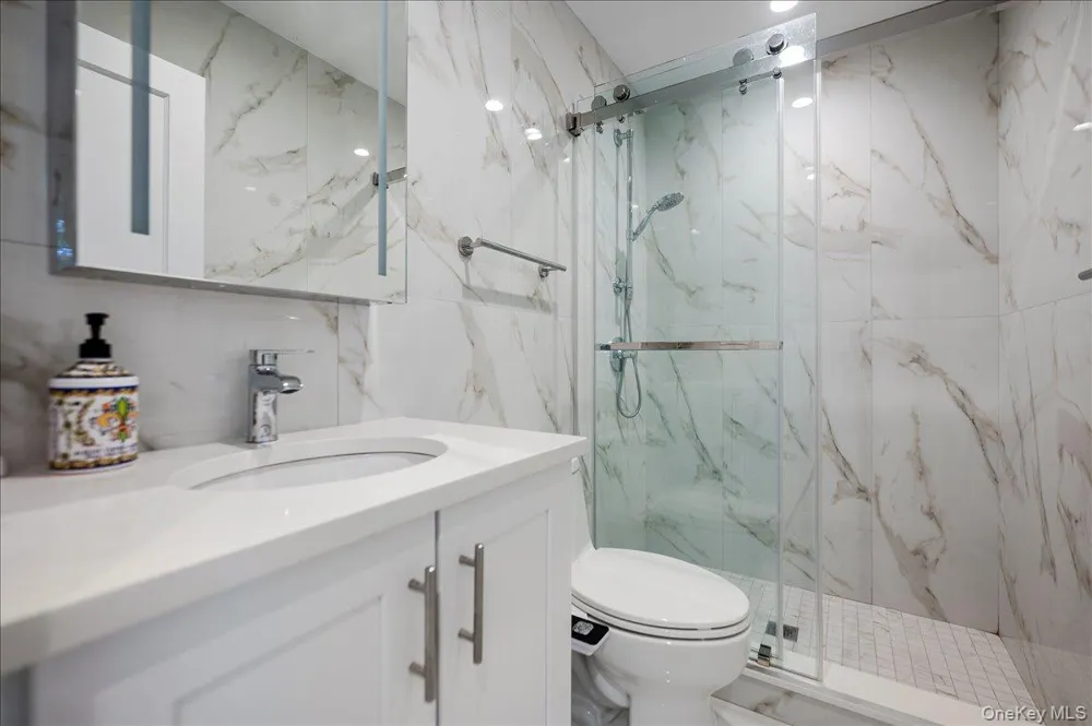 9 Greenway Terrace Great Neck, NY 11024