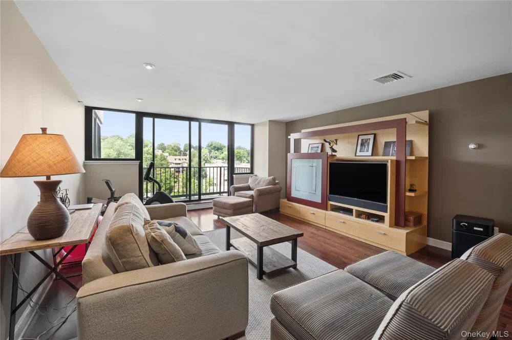 25 Rockledge Avenue #PH11 White Plains, NY 10601