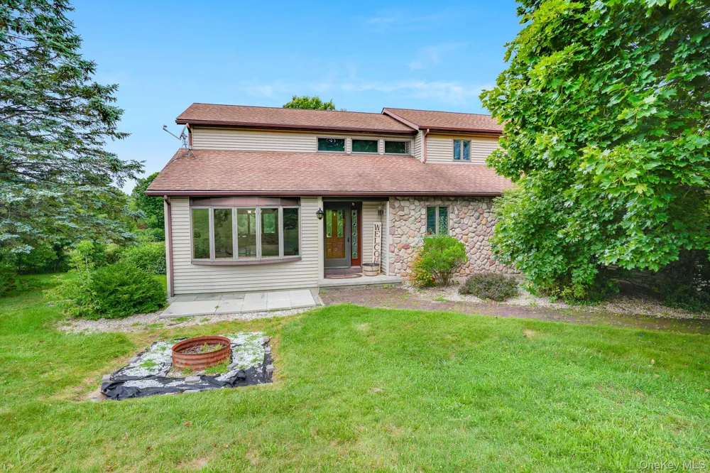27 Patricia Drive Pleasant Valley, NY 12569