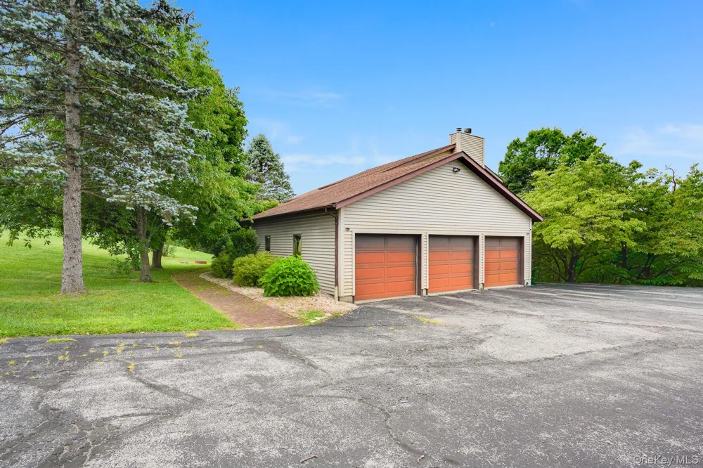 27 Patricia Drive Pleasant Valley, NY 12569
