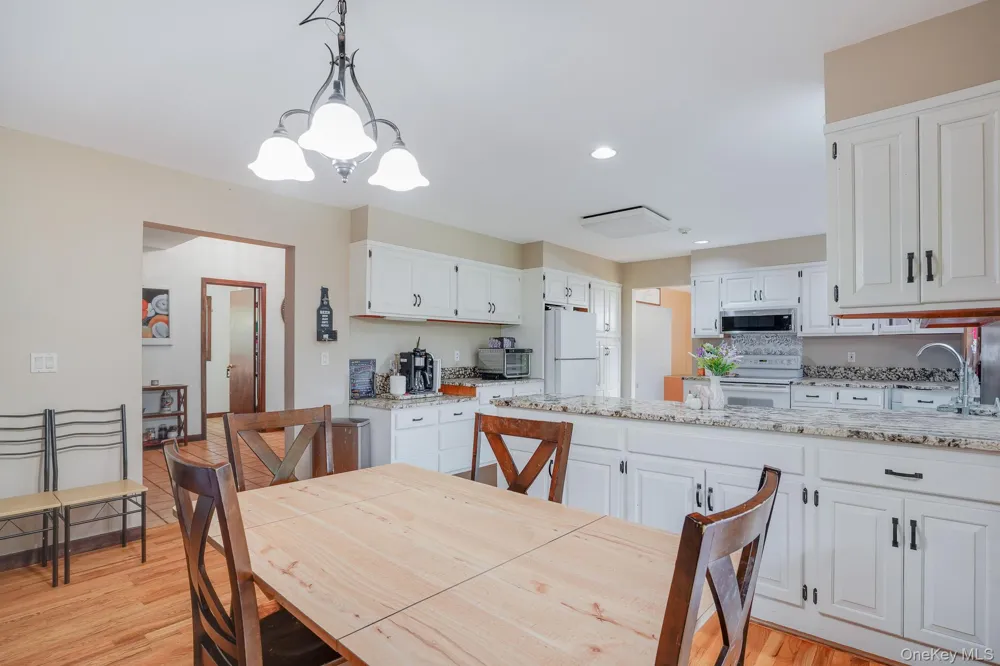27 Patricia Drive Pleasant Valley, NY 12569