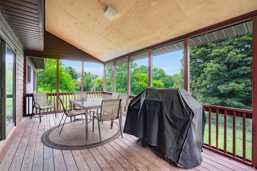 27 Patricia Drive Pleasant Valley, NY 12569