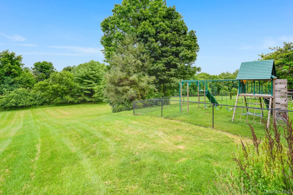 27 Patricia Drive Pleasant Valley, NY 12569