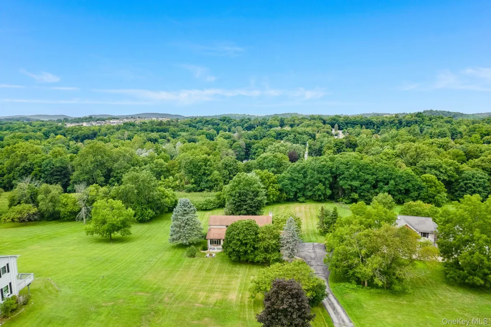27 Patricia Drive Pleasant Valley, NY 12569