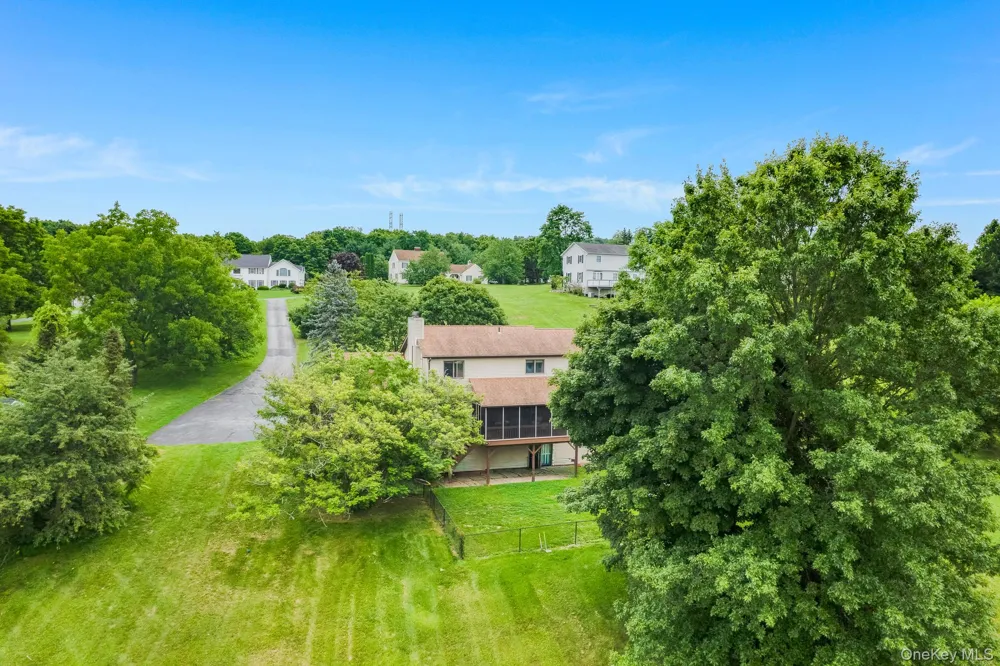 27 Patricia Drive Pleasant Valley, NY 12569