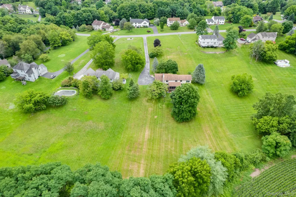 27 Patricia Drive Pleasant Valley, NY 12569