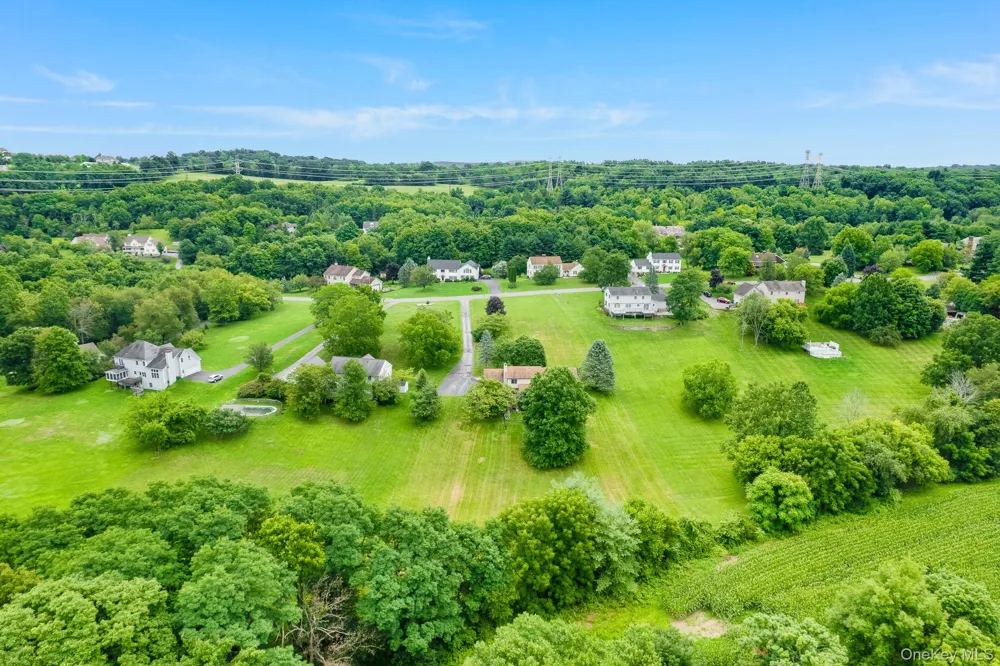 27 Patricia Drive Pleasant Valley, NY 12569