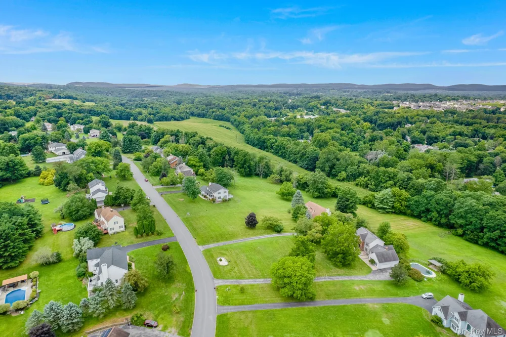 27 Patricia Drive Pleasant Valley, NY 12569