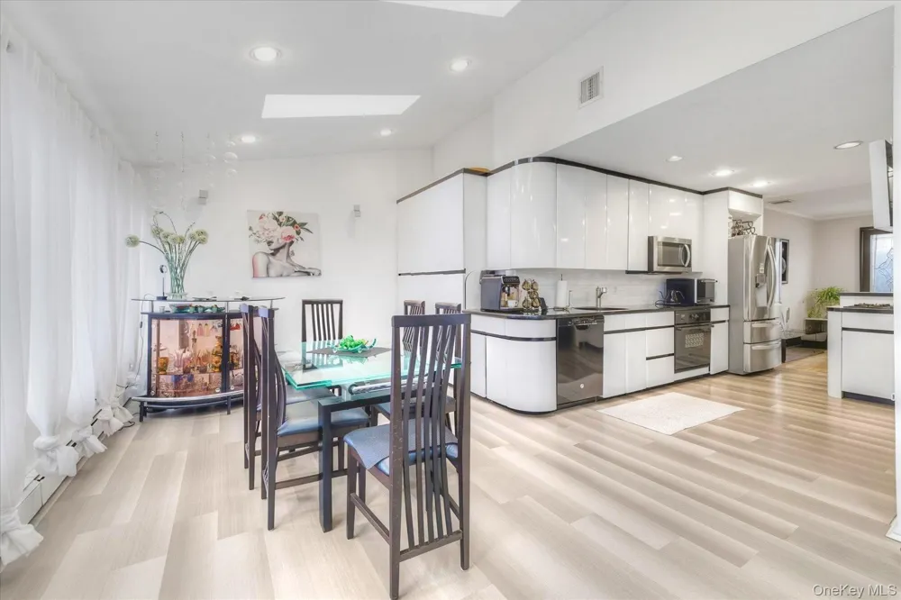 34 Reyam Road Lynbrook, NY 11563