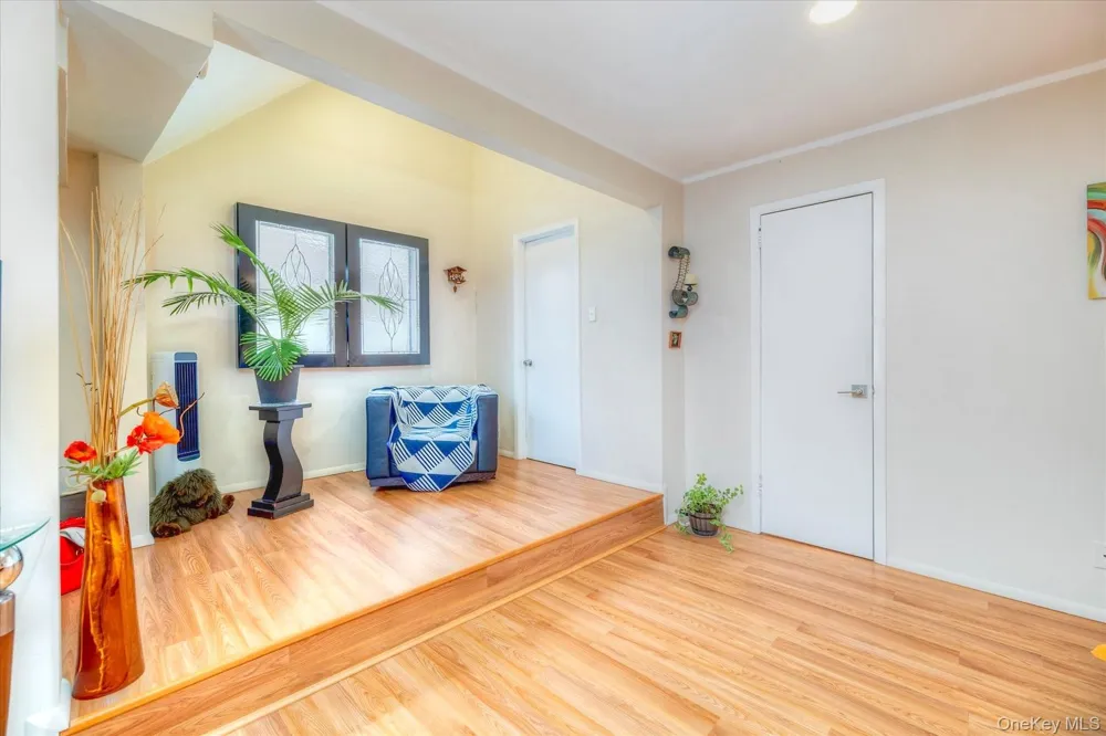 34 Reyam Road Lynbrook, NY 11563