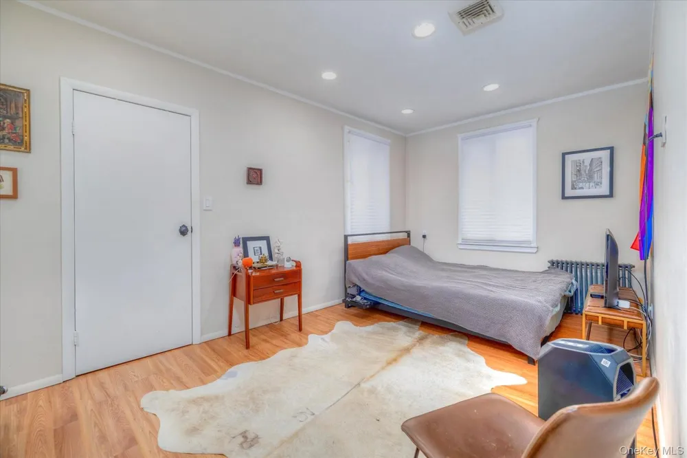 34 Reyam Road Lynbrook, NY 11563