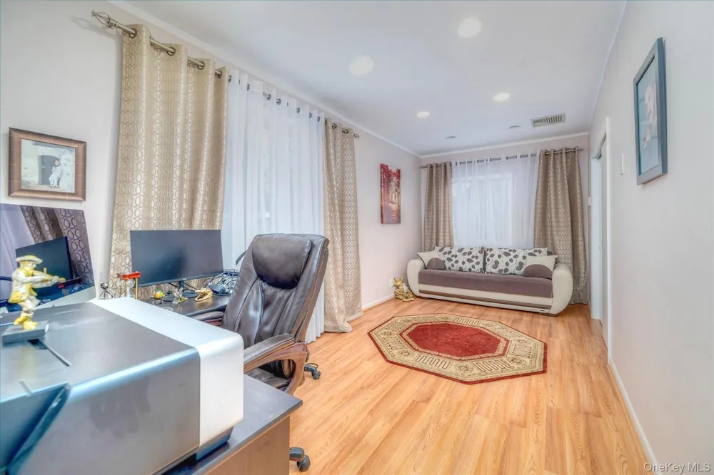 34 Reyam Road Lynbrook, NY 11563
