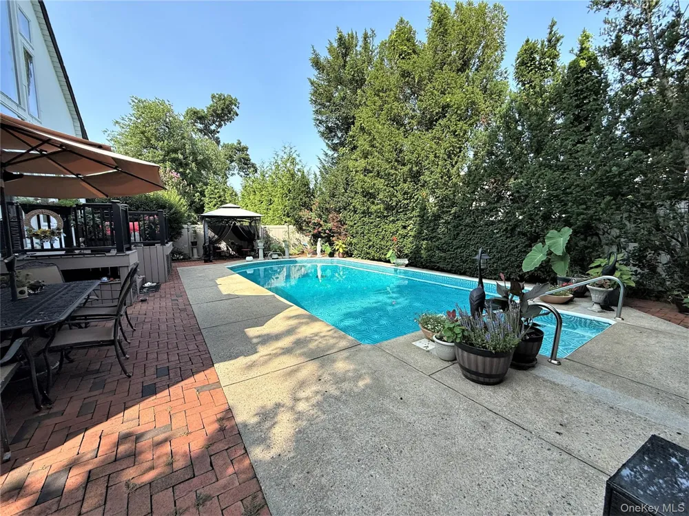 34 Reyam Road Lynbrook, NY 11563