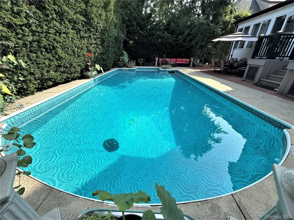 34 Reyam Road Lynbrook, NY 11563