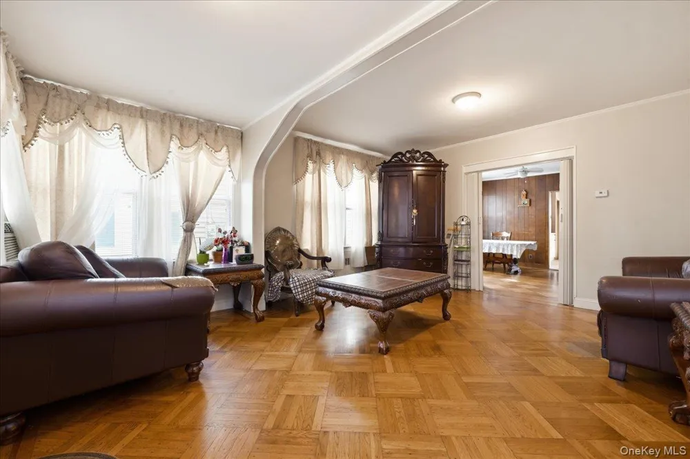 7733 79th Place Glendale, NY 11385