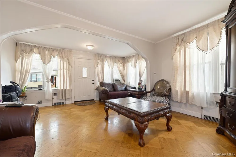7733 79th Place Glendale, NY 11385