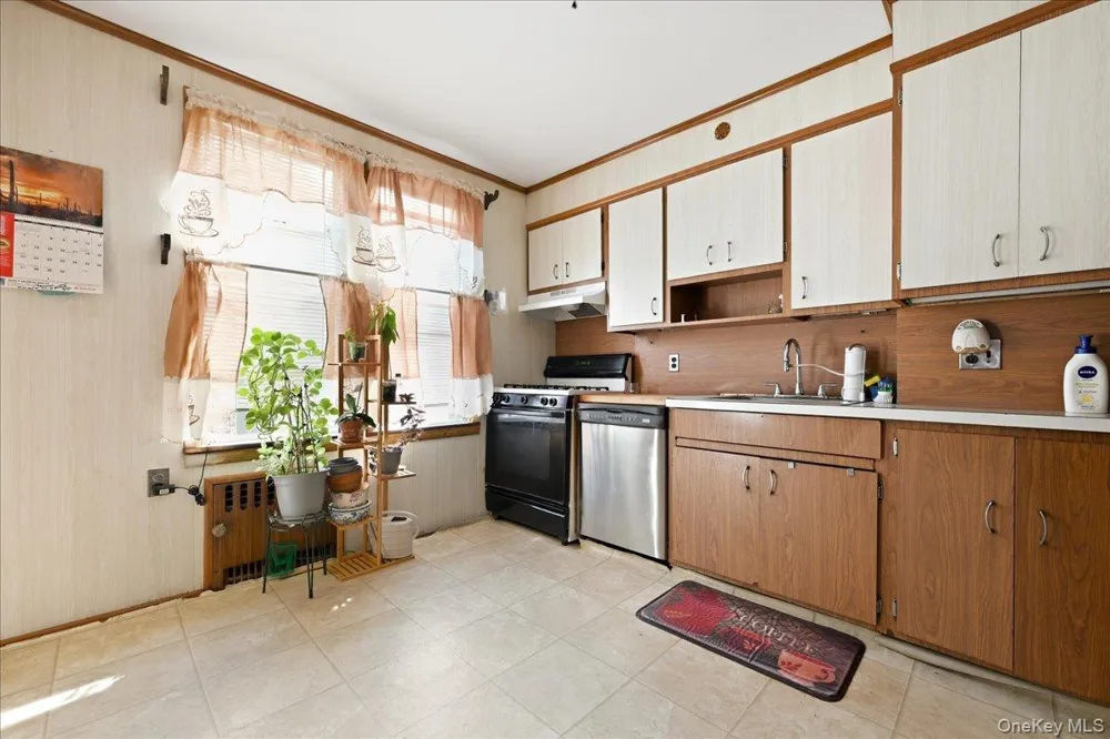 7733 79th Place Glendale, NY 11385