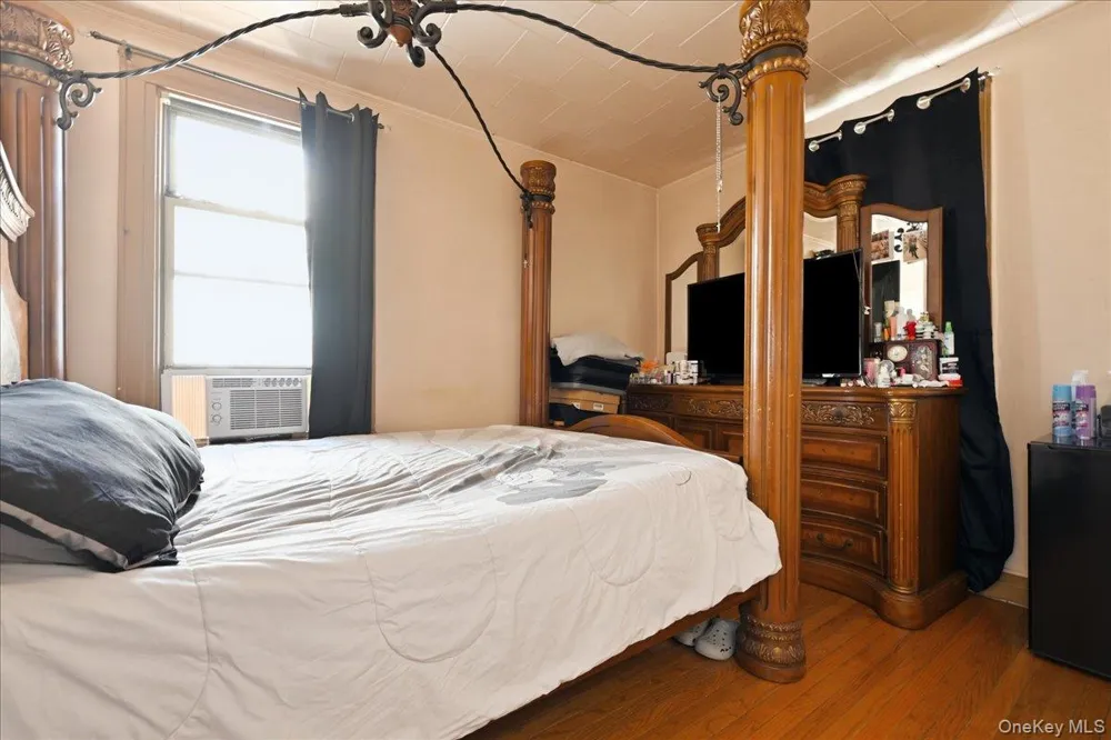 7733 79th Place Glendale, NY 11385