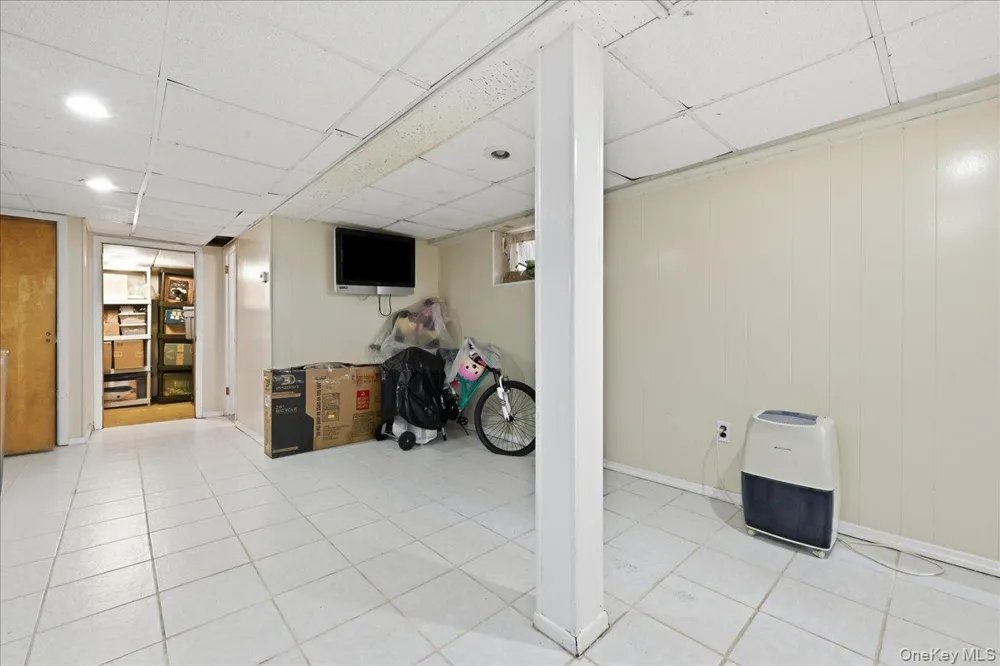 7733 79th Place Glendale, NY 11385