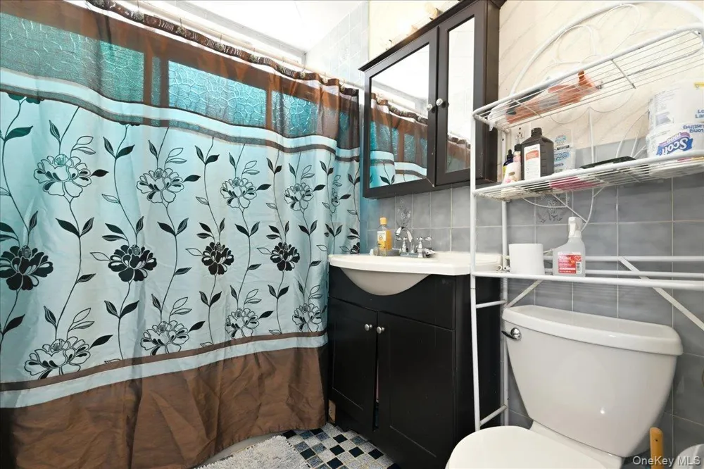 7733 79th Place Glendale, NY 11385
