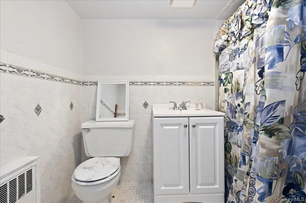 7733 79th Place Glendale, NY 11385