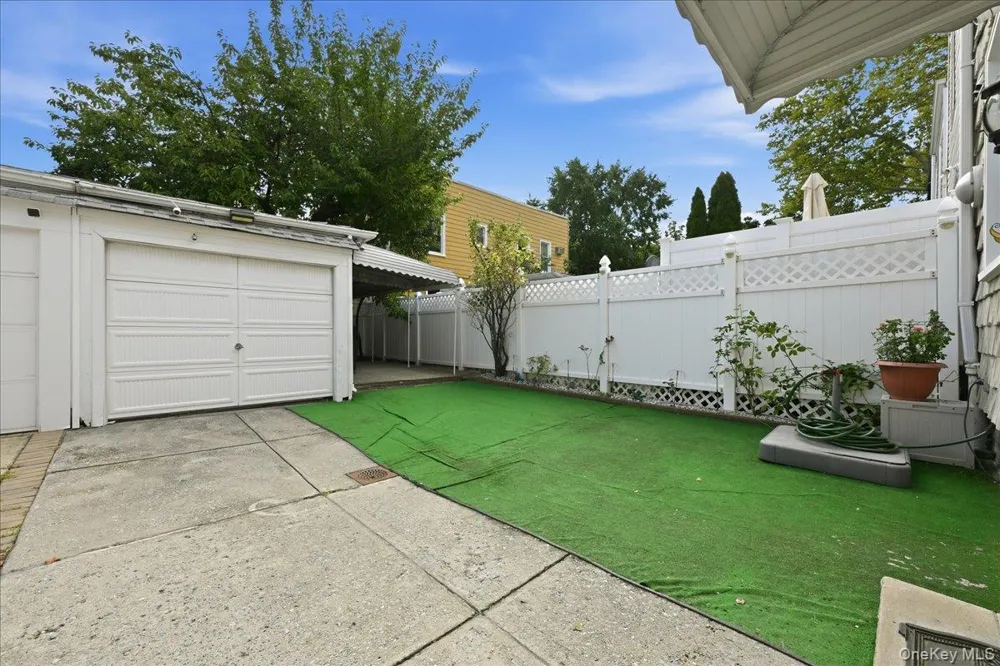 7733 79th Place Glendale, NY 11385