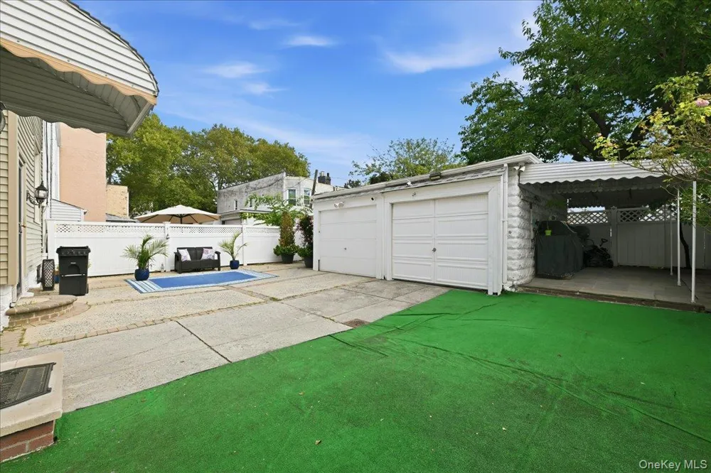 7733 79th Place Glendale, NY 11385